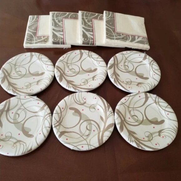 (New) Creative Converting Paper Dinner Napkins and Plates in Elegant Gold - Picture 2 of 4
